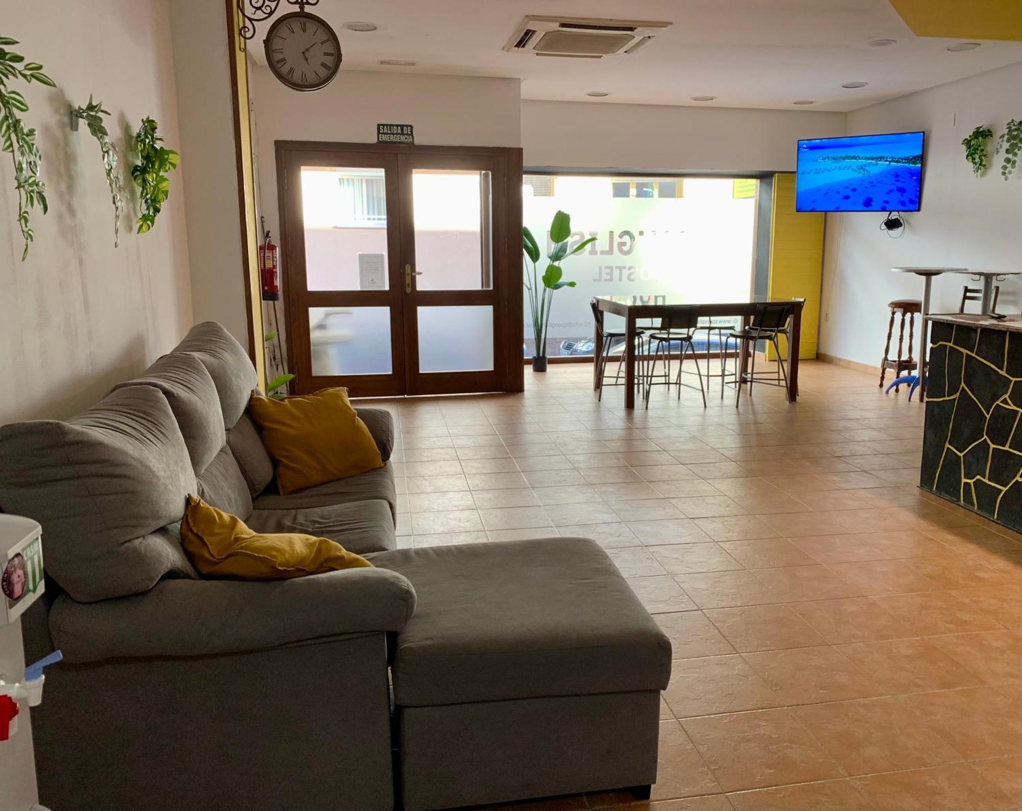 Spanglish Hostel Benidorm Zewnętrze zdjęcie